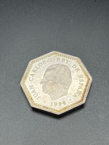 سکه نقره فضا نورد بر روی کشتی اسپانیا