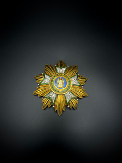 ستاره سینه تاج